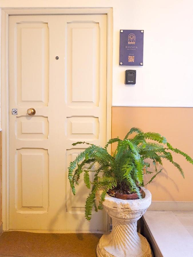 Penthouse In The Heart Of Bari With Terraceアパートメント エクステリア 写真