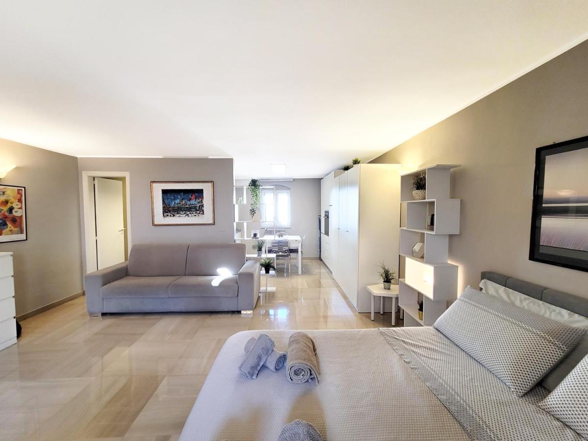 Penthouse In The Heart Of Bari With Terraceアパートメント エクステリア 写真